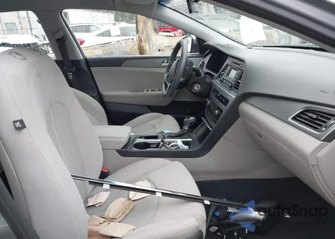 2017 Hyundai Sonata z USA, uszkodzony, nr VIN 5NPE24AF4HH587635